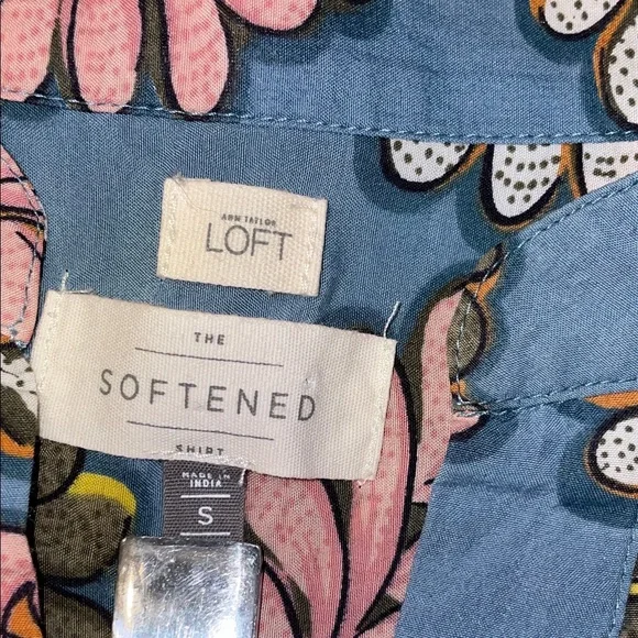 Ann Taylor Women's Top, size S, Split‎ Neck, Blue Floral, Softened Collection - Picture 8 of 14